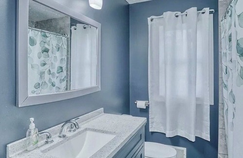 East Irondequoit House | Spacious 5-bedroom house in charming Irondequoit with AC