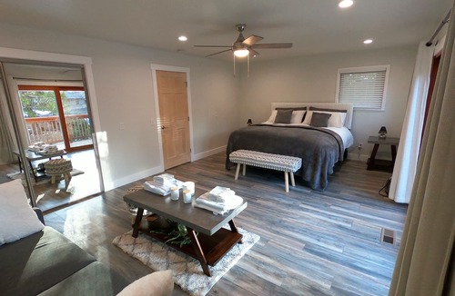 Round Hill Village House | Spacious 5-bedroom house with AC and EV charging in peaceful Zephyr Cove