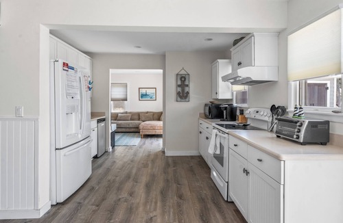 Seaview House | Spacious 5-BR, 3 bath with large kitchen, heated saltwater pool in Ocean Beach