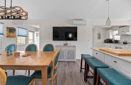 Seaview House | Spacious 5-BR, 3 bath with large kitchen, heated saltwater pool in Ocean Beach