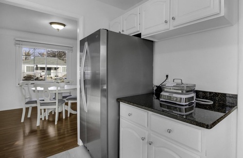 Royal Oak House | Spacious 5BR/2BA-5x55" TV-Super Fast Fiber Internet-Royal Oak DT-Prime Location