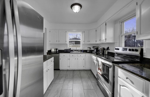 Royal Oak House | Spacious 5BR/2BA-5x55" TV-Super Fast Fiber Internet-Royal Oak DT-Prime Location