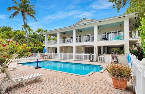 Islamorada House | Spacious 5BR home in Islamorada, perfect for 14 guests with ocean views.