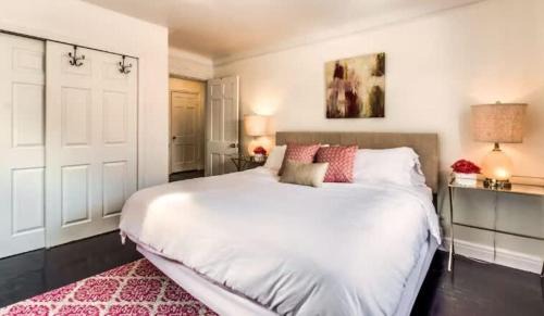 Detroit House | Spacious 5BR - Sleeps 10 - University District home