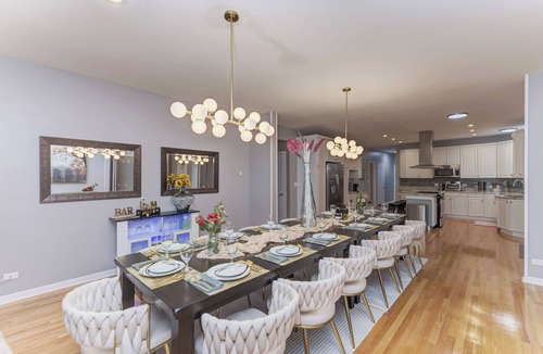 Bartlett House | Spacious 6 BR Villa, Birthday, Events, Sleeps 20