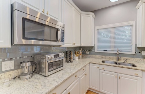 Bartlett House | Spacious 6 BR Villa, Birthday, Events, Sleeps 20