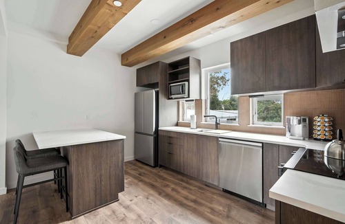 Kerns Condo | Spacious 6BR - New Spanish Home in Best Kerns Spot
