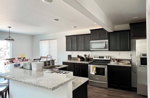Deschutes River Woods House | Spacious 7 bedroom, 4.5 bathroom, 5-7 minutes to downtown