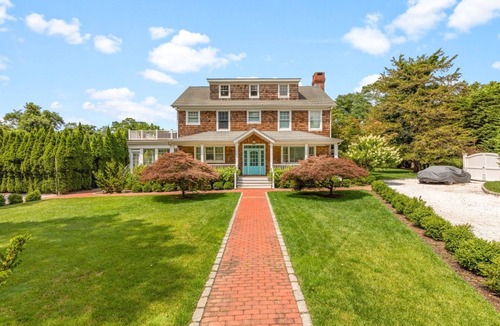 North Sea House | Spacious 7-bedroom house in gorgeous Southampton with heated pool