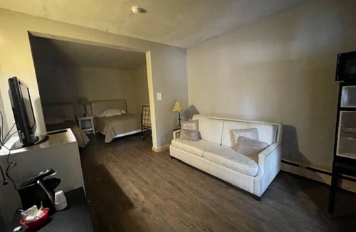 White Lake Hotel | Spacious 9-bedroom motel & lodge on the beautiful Wolf River in Northern WI.
