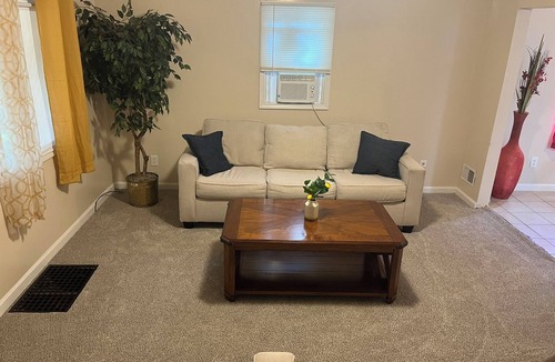 Lansing House | Spacious and Convenient 3-bedroom Home