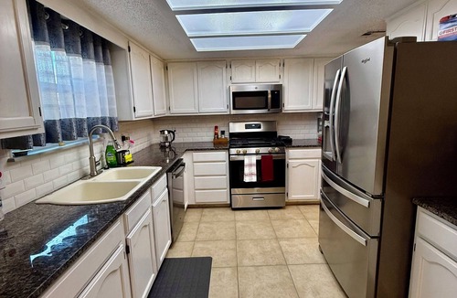 South Tulsa House | Spacious Beautiful Modern Updated 4 BR 2.5 Bath in a South Tulsa neighborhood.