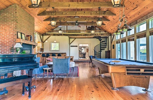 Great Barrington House | Spacious Berkshires Retreat about 3 Mi to Skiing!