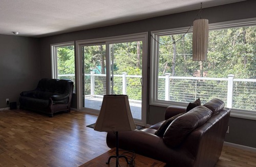 Western House | Spacious Bright Bedroom with Queen Bed