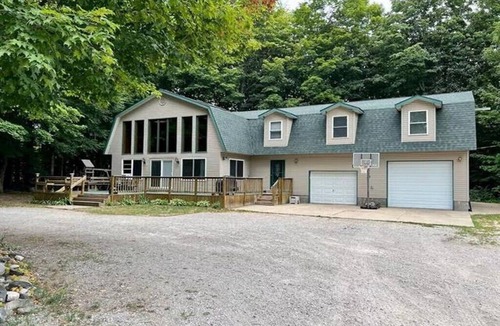 Mancelona Cabin | Spacious Cabin in LOTN- Great for ORV, Snowmobile, Golf, Ski or family getaways!