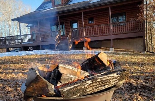 Spooner Cabin | Spacious Cabin in the woods on Island Lake