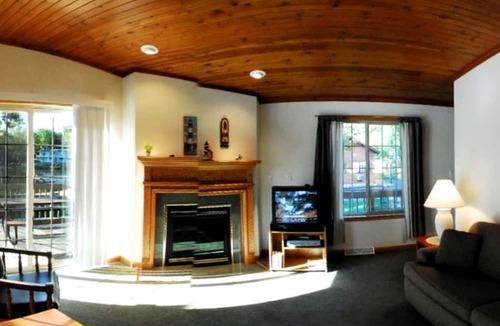 Lake Delton Cabin | Spacious Cabin Rental with a Fireplace on Lake Delton, Wisconsin