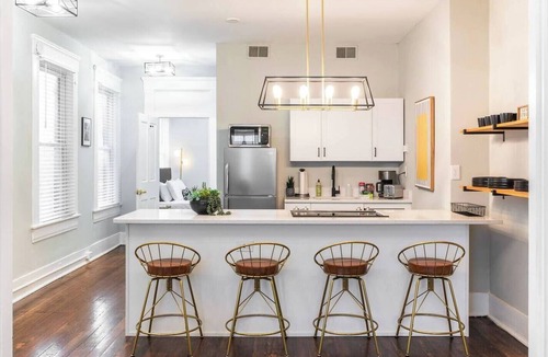 Pendleton Condo | Spacious & Chic - Walk to OTR, DT and Sleeps 11