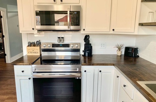 Kokomo House | Spacious, Clean & Sleek 2 bedrooms/2 baths house