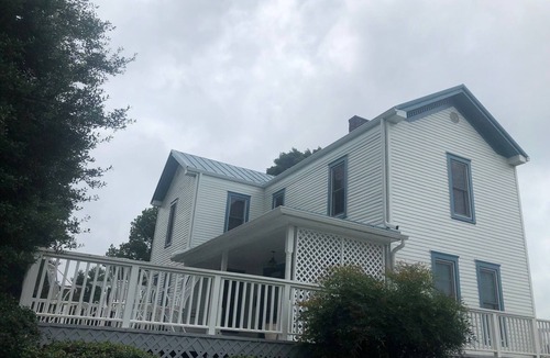 Prospect House | Spacious, comfortable, and, land!