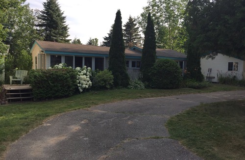 Applegate Cottage | Spacious Cottage Overlooking Lake Huron #2
