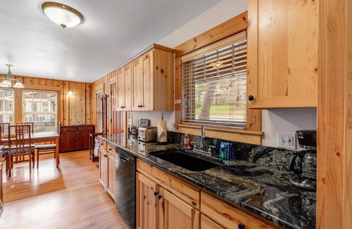 Gearhart Cottage | Spacious Cottage with Enclosed Yard - Walk to the Beach, Weddings Welcome