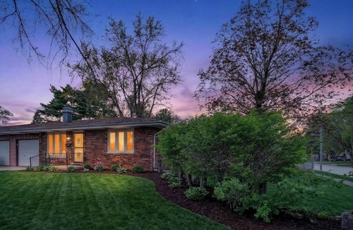 Springfield House | Spacious & Cozy ~ Mins to Downtown