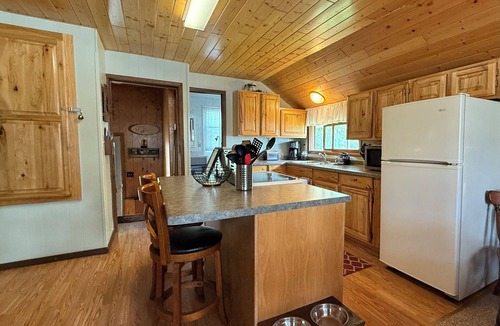 Suring House | Spacious Dog Friendly House in Oconto County