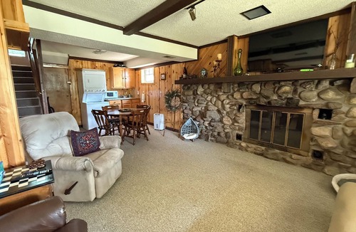 Suring House | Spacious Dog Friendly House in Oconto County