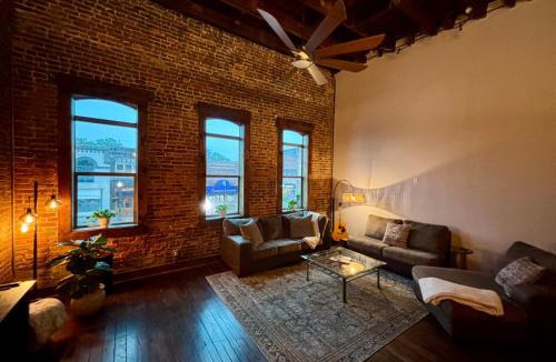 Florence Apartment | Spacious Downtown Loft on Historic Court Street