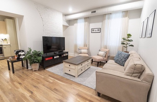 Central Business District Condo | Spacious, DWNT/OTR condo. minutes walk to the Reds/Bengals stadiums & more!