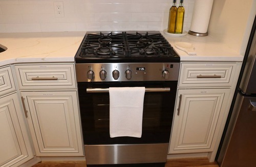 Uniondale Apartment | Spacious & Elegant 3 full bedroom apartment - Heart of Long Island