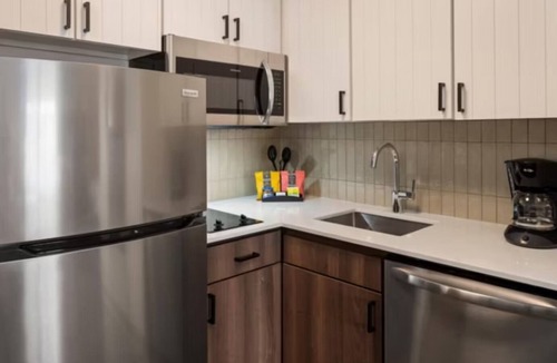 West Bloomington Hotel | Spacious Extended Stay in Bloomington with Breakfast – Great for Families