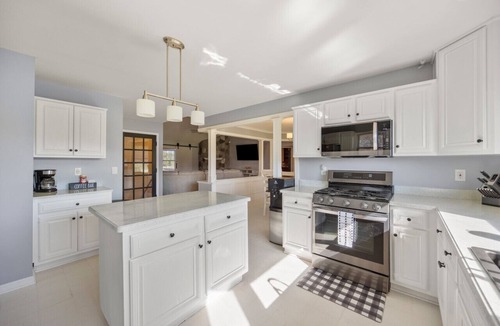 Casco House | Spacious Farmhouse with Hot Tub near Richmond MI