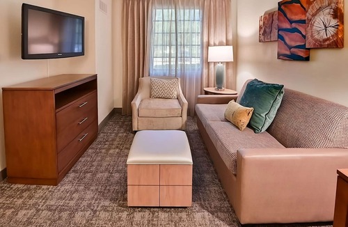 Plantation Hotel | Spacious Good-Value Accommodation! w/Kitchenette, Outdoor Pool, FREE Breakfast!