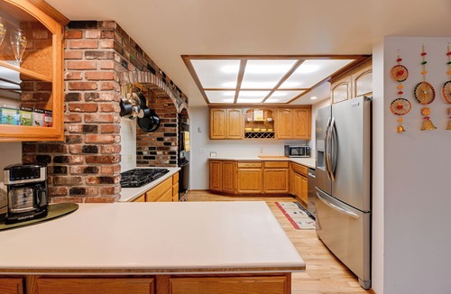 Grants Pass House | Spacious Grants Pass Home w/Hot Tub & River Views