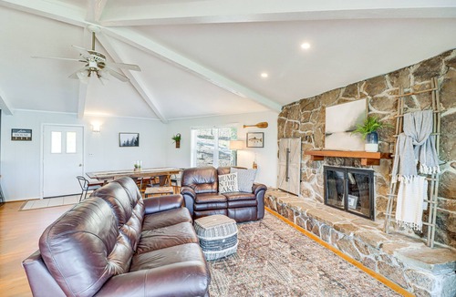 Edgemont House | Spacious Greers Ferry Lake House w/ Grilling Deck!