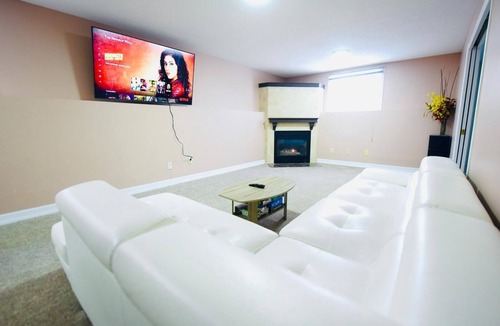 Bayridge West House | Spacious Hearth Escape with Natural Light & fireplace