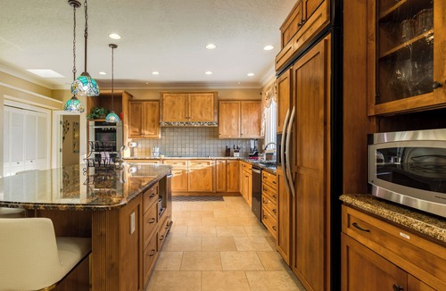 Glenwood Hills House | Spacious home with the view of city lights