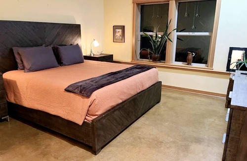 Port Orford House | Spacious HS w/Sauna-Game RM-Wifi-Basket Ball Walk to Beach! Gated- Private!