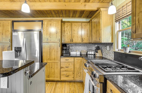 Big Canoe Cabin | Spacious Jasper Cabin w/Decks & Pool Access!