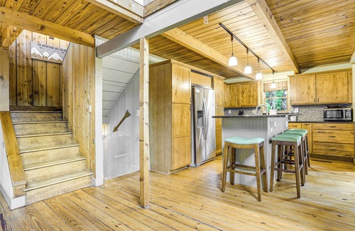 Big Canoe Cabin | Spacious Jasper Cabin w/Decks & Pool Access!