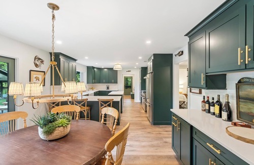 Lake Toxaway Cabin | Spacious lakefront renovated retreat with putting green