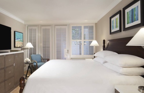 Historic Seaport Hotel | Spacious Lanai Suite! Pool, Marina Access, Walk to Dining Spots & Museums
