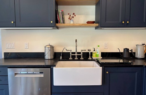 Tiverton House | Spacious Light-Filled Coastal Retreat, 4BR/Sleeps 9, Near Beaches