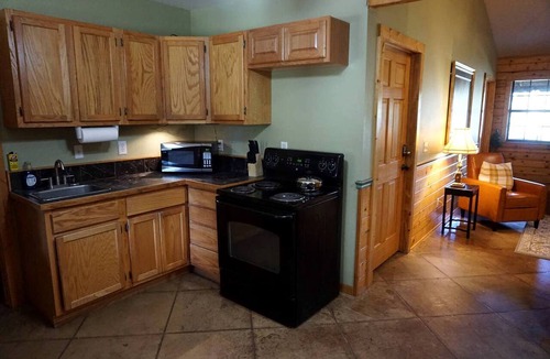 Woden Cabin | Spacious Log Cabin Rental for Family Vacations in Texas