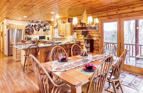 Kingsley Cabin | Spacious Log Home w/13 Acres, Ponds & Fire Pit!