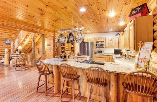 Kingsley Cabin | Spacious Log Home w/13 Acres, Ponds & Fire Pit!