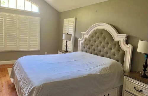 Dix Hills House | Spacious Luxe 5-bedroom house with beautiful resort backyard