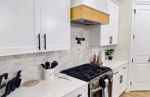 Kenner - Louis Armstrong International Airport House | Spacious Luxury Home - 10 Mins to New Orleans